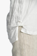 balta, tradicinio stiliaus lininė palaidinė ilgomis rankovėmis su skeltukais