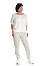 Balta laisva lininė palaidinė kimono tipo trumpomis rankovėmis, sutraukiama apačia priekyje