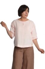 rožinė lininė palaidinė rankovėmis iki alkūnių, atsegamais skeltukais šonuose