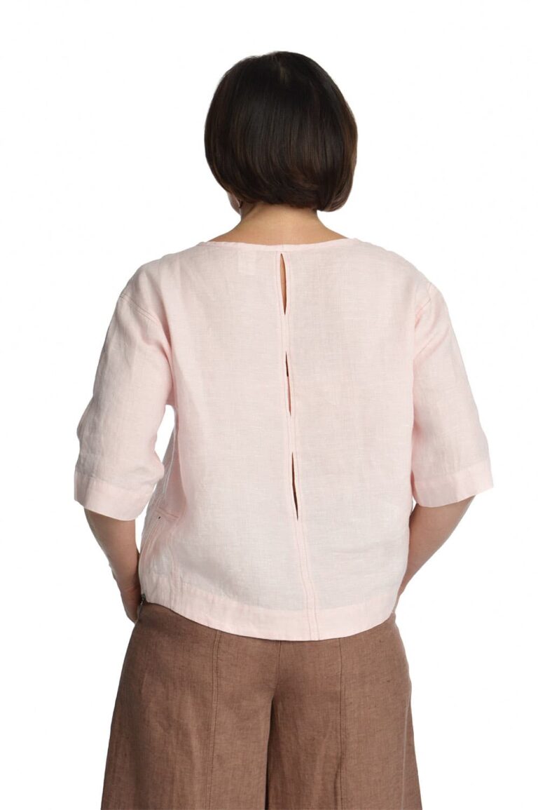 rožinė lininė palaidinė rankovėmis iki alkūnių, atsegamais skeltukais šonuose - nugaros dekoras