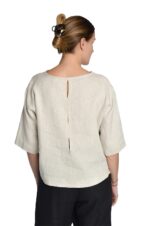 šviesūs lininiai marškinėliai moteriški pusilgėmis rankovėmis atsegamais skeltukais šonuose - nugara