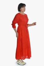 Raudona ilga lininė suknelė, pusilgėmis rankovėmis - šonu