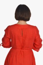Raudona ilga lininė suknelė, pusilgėmis rankovėmis, su dirželiu - nugara