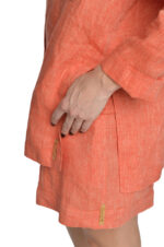 raudoni moteriški ilgi lininiai marškiniai švarko tipo, giliais skeltukais