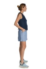 Žydri moteriški lininiai šortai, su kišenėmis, platėjantys į apačią iš šono