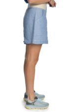 Žydri moteriški lininiai šortai, su kišenėmis, platėjantys į apačią su elastingu liemeniu iš šono