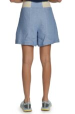 Žydri moteriški lininiai šortai, su kišenėmis, platėjantys į apačią su elastingu liemeniu - nugara