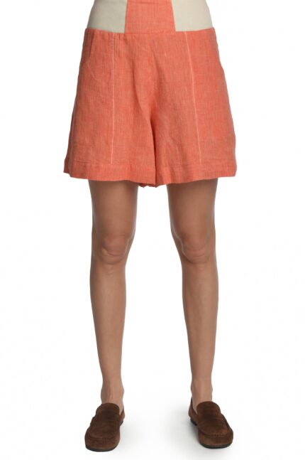 Rožiniai trumpi platūs moteriški lininiai šortai, su kišenėmis, platėjantys į apačią, su elastingu liemeniu