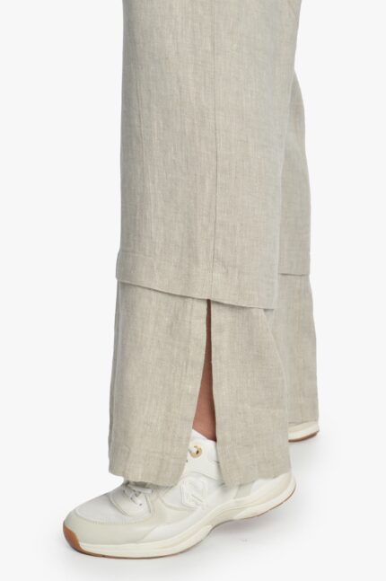 Šviesus lininis kombinezonas moterims reguliuojamu kelnių ilgiu