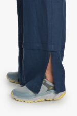 Mėlyno lino kombinezonas moterims su skeltukais kelnių apačioje