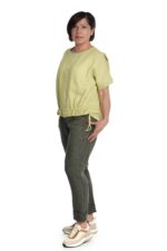 Siaurėjančios lininės moteriškos kelnės chaki spalvos