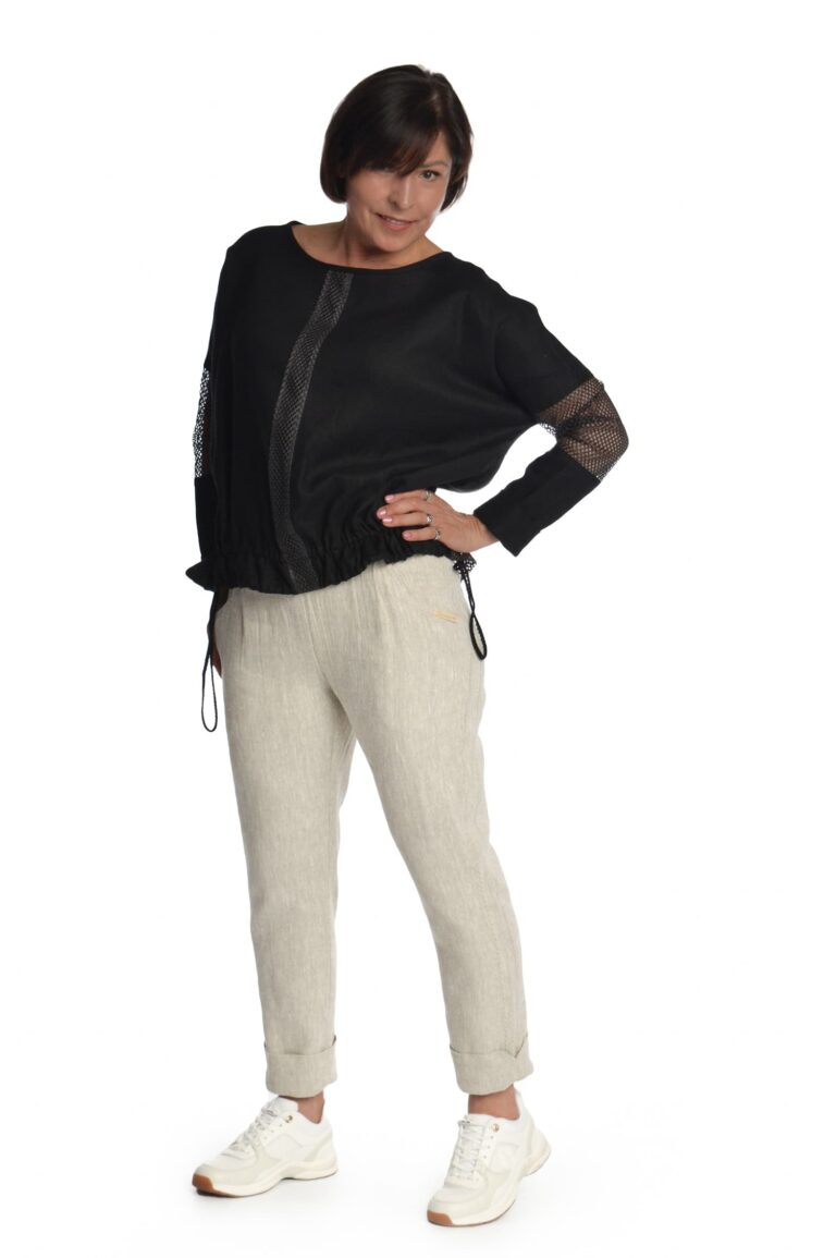 Šviesios siaurėjančios lininės moteriškos kelnės, su atlankais apačioje