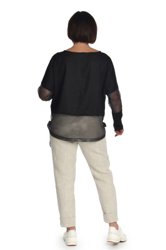 Šviesios siaurėjančios lininės moteriškos kelnės, su atlankais apačioje - iš nugaros