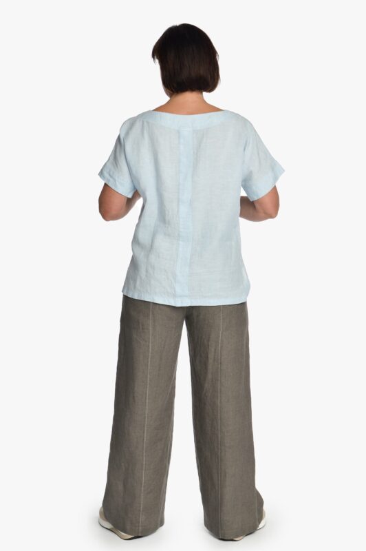 Chaki spalvos lininės platėjančios moteriškos kelnės iš nugaros