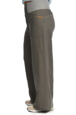 Chaki spalvos lininės platėjančios moteriškos kelnės su elastingu juosmeniu su kišenėmis priekyje ir nugaroje