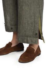 Chaki spalvos moteriškos lininės kelnės reguliuojamo ilgio, su skeltukais apačioje