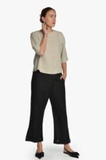 Juodos moteriškos lininės kelnės reguliuojamo ilgio, su skeltukais apačioje