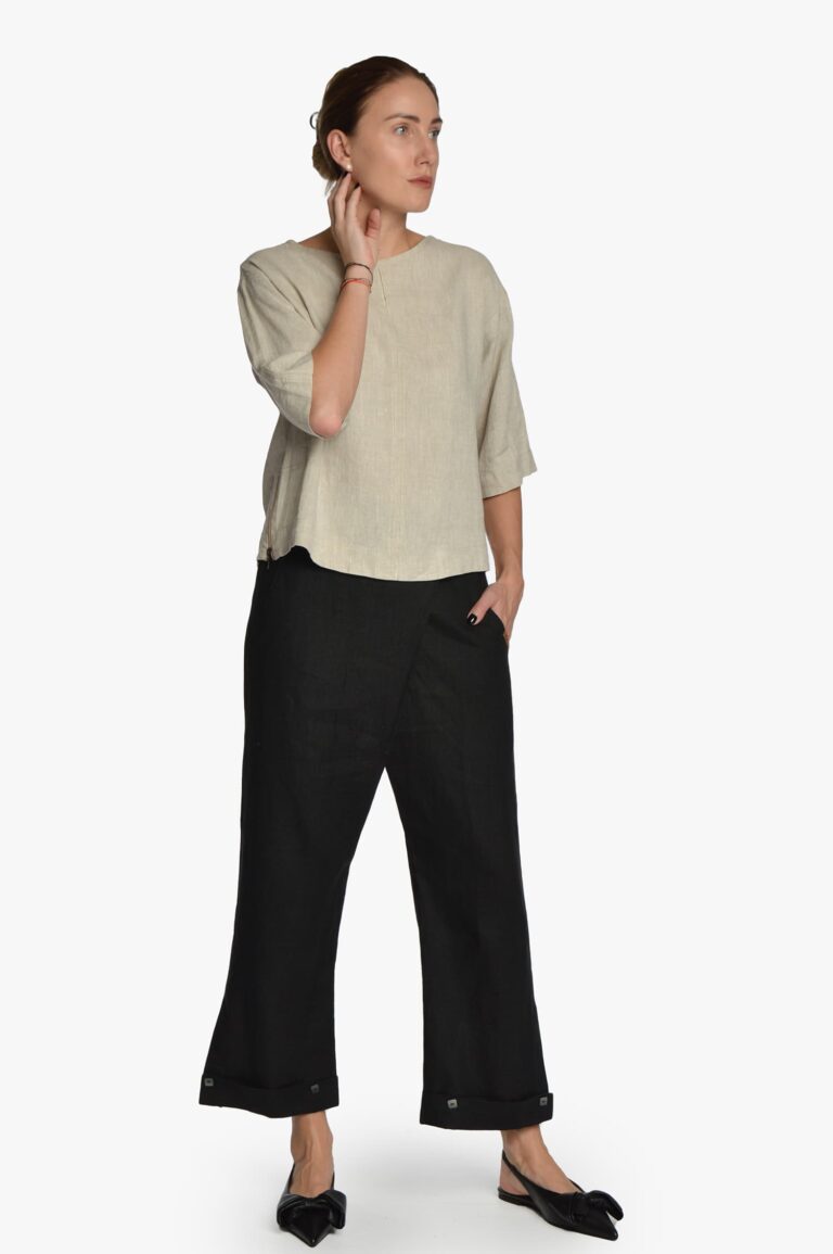 Juodos moteriškos lininės kelnės reguliuojamo ilgio, su skeltukais apačioje