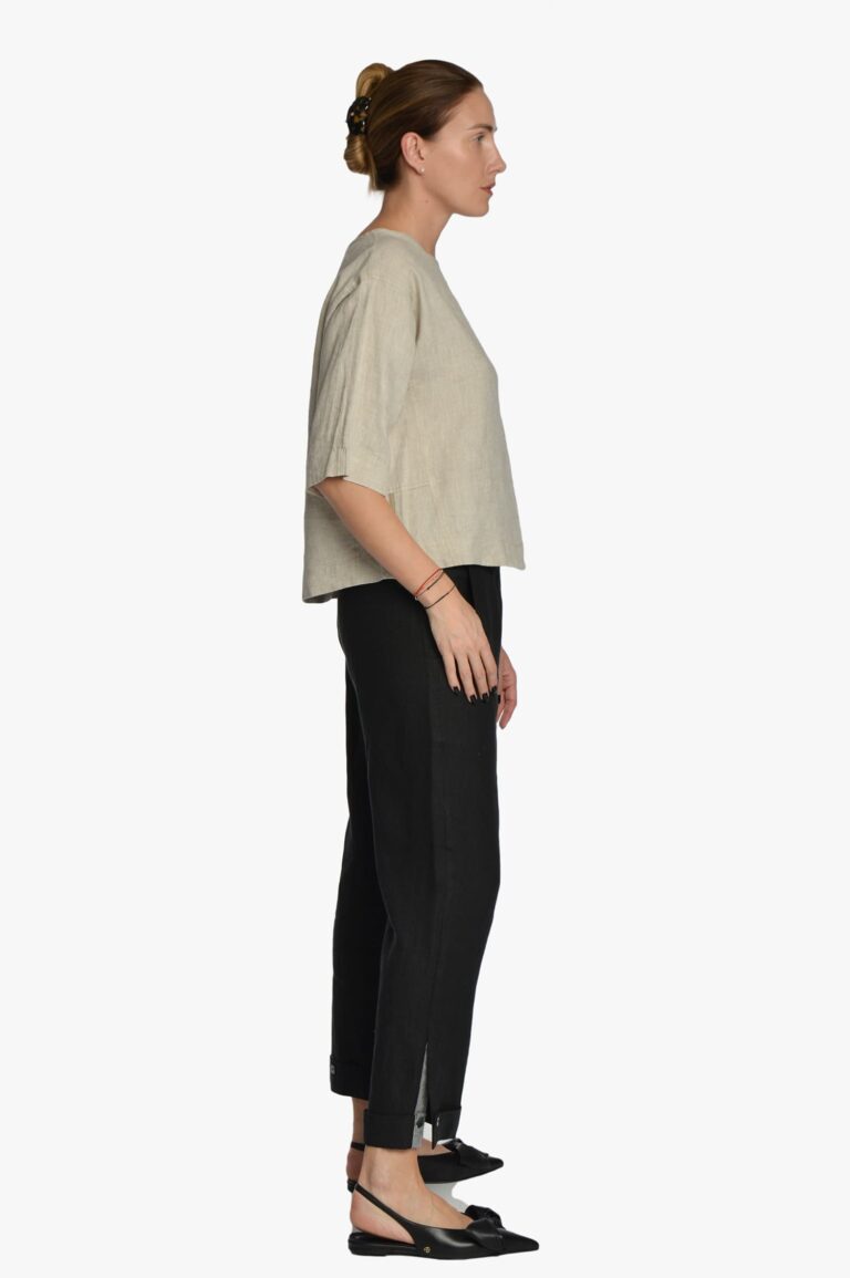 Juodos moteriškos lininės kelnės reguliuojamo ilgio, su skeltukais apačioje - iš šono