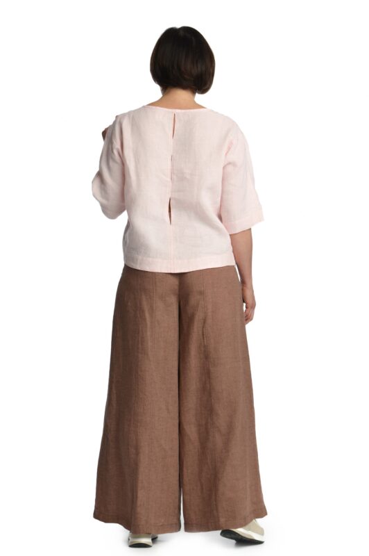 Šviesiai rudos lininės sijonkelnės - derinys su linine palaidine iš nugaros