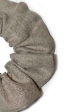 lininė plaukų gumytė smėlinė - faktūra