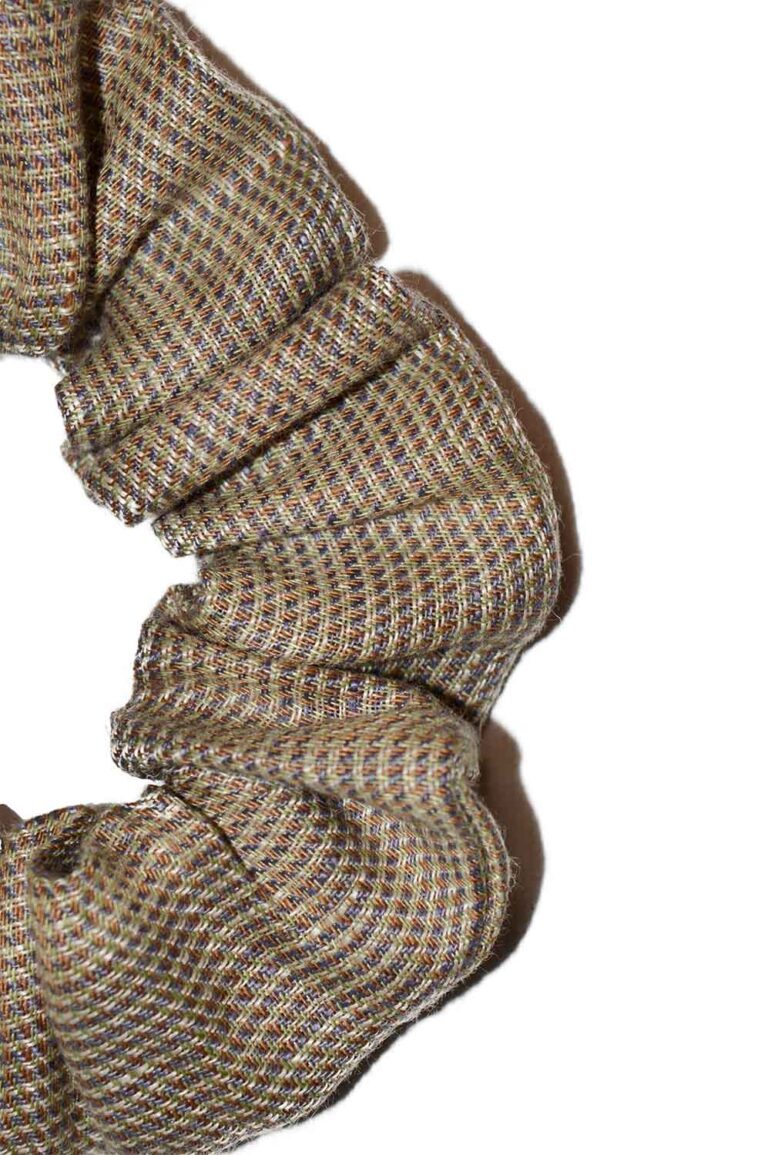 Rusva plaukų gumytė iš lino - faktūra