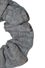 pilka lininė plaukų gumytė - faktūra