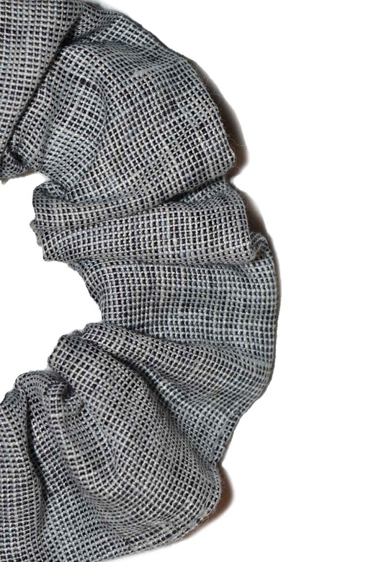 pilka lininė plaukų gumytė - faktūra