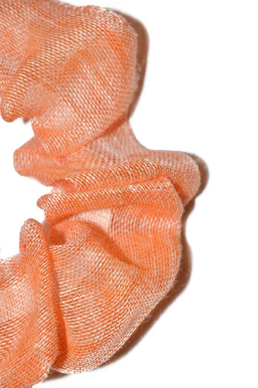 rausva lininė plaukų gumytė - faktūra