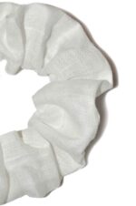 šviesiai pilka lininė plaukų gumytė - faktūra