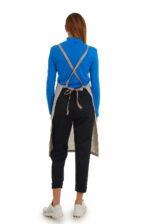 šviesi lininė prijuostė, Z14, su kišenėmis ir ilgu liemens dirželiu - nugara