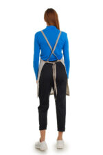 šviesi lininė prijuostė, Z22, su kišenėmis ir ilgu liemens dirželiu - nugara