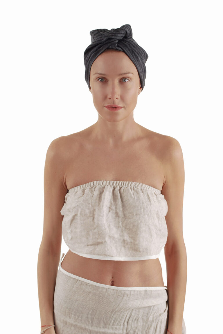 Moteriškas galvos apdangalas pirčiai