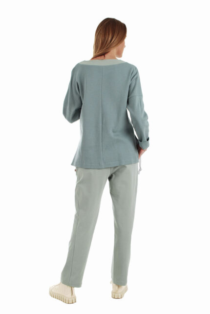 Stilingos laisvalaikio kelnės iš organinės medvilnės su elastanu, žydros - iš nugaros