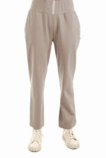 Stilingos laisvalaikio kelnės moterims iš organinės medvilnės su elastingu juosmeniu, smėlinės