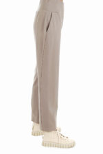 Stilingos laisvalaikio kelnės moterims iš organinės medvilnės su elastingu juosmeniu, smėlinės - iš šono