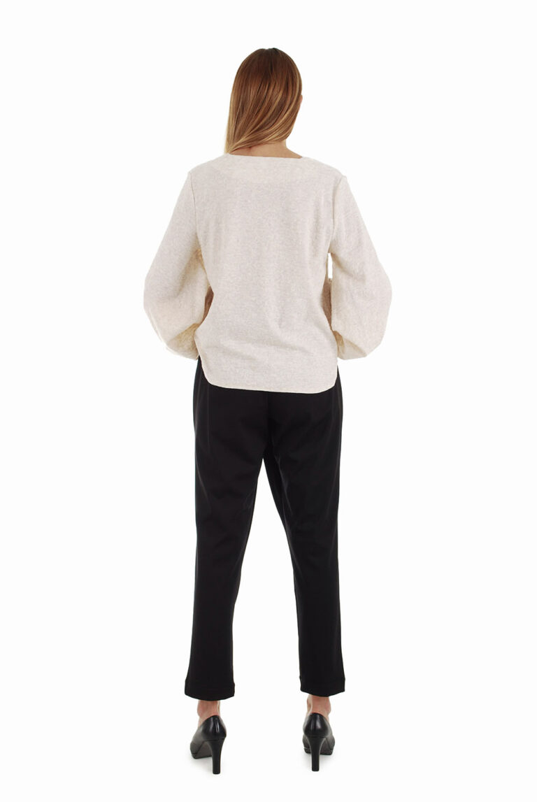 Išskirtinio dizaino moteriškos kelnės su kloste priekyje juodos iš nugaros