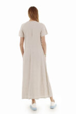 Šviesi ilga lininė suknelė lengvai platėjanti į apačią