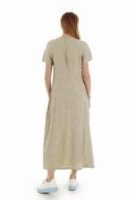 Žalsva ilga lininė suknelė lengvai platėjanti į apačią, su skeltuku ir kišenėmis