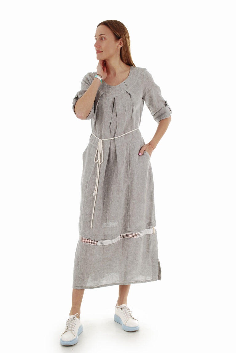 pilka Ilga laisvo silueto suknelė su reguliuojamo ilgio rankovėmis ir klostėmis ties iškirpte