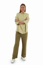 Žalsvi stilingi moteriški lininiai marškiniai pusilgėmis, reguliuojamo ilgio rankovėmis