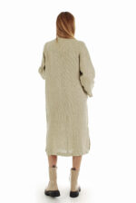 Žalsvas stilingas tiesaus silueto lininis paltas iš nugaros