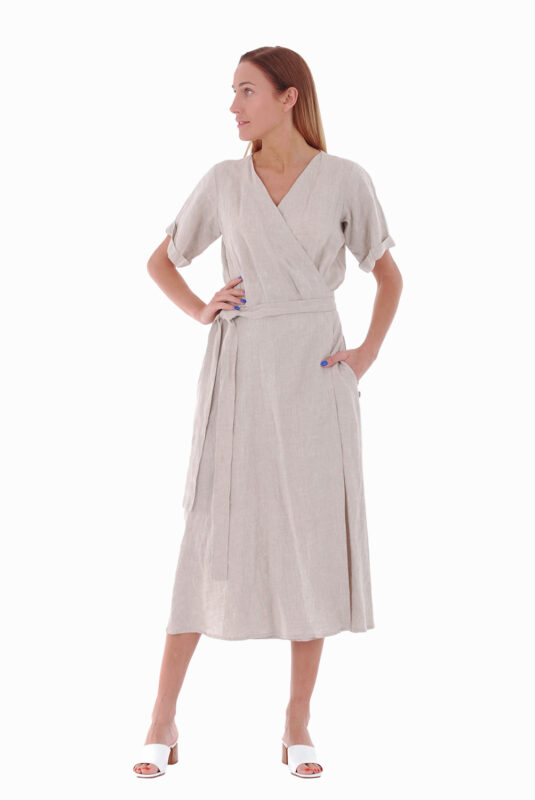 Diržu sujuosiama ilga lininė suknelė trumpomis rankovėmis su kišenėmis