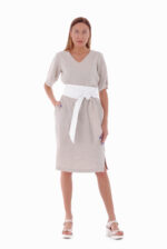 Šviesi lininė suknelė iki kelių trumpomis rankovėmis su diržu