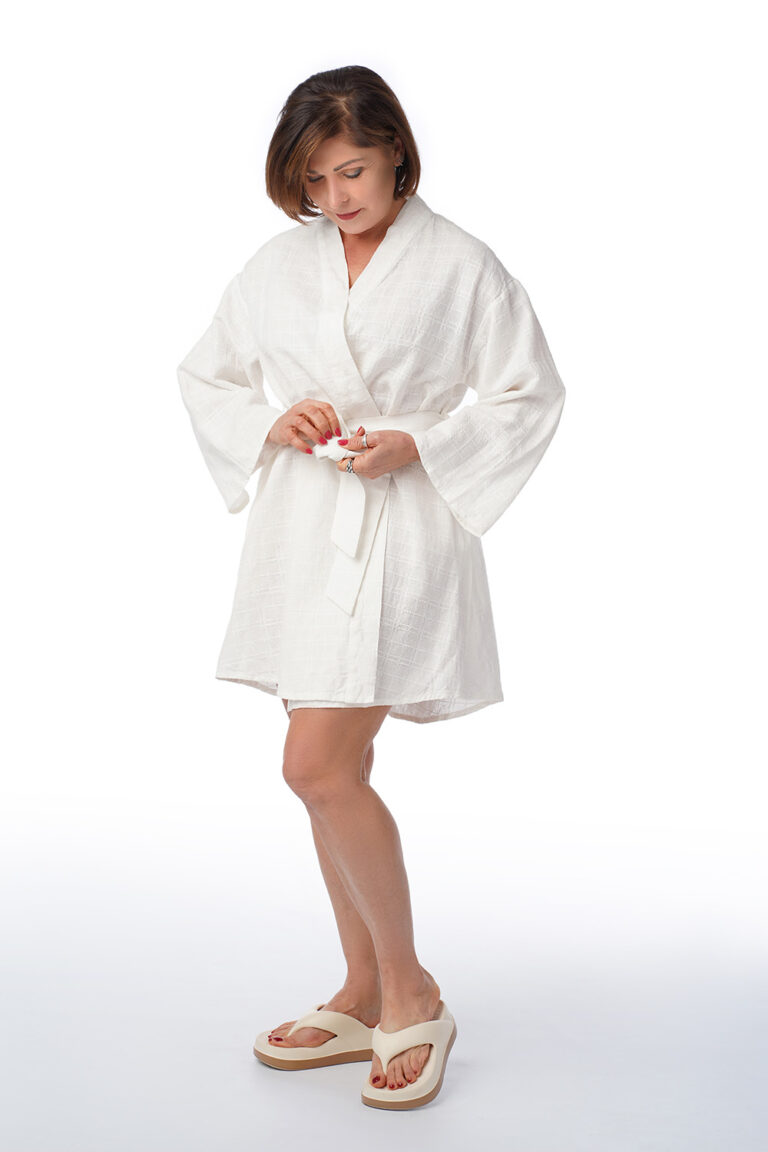 Baltas lininis chalatas kimono tipo