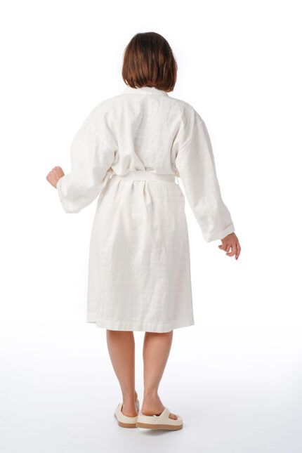 Moteriškas baltas lininis chalatas, 110 cm ilgio, nugara