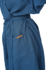 Elegantiškas moteriškas mėlynas lininis chalatas, su kišenėmis