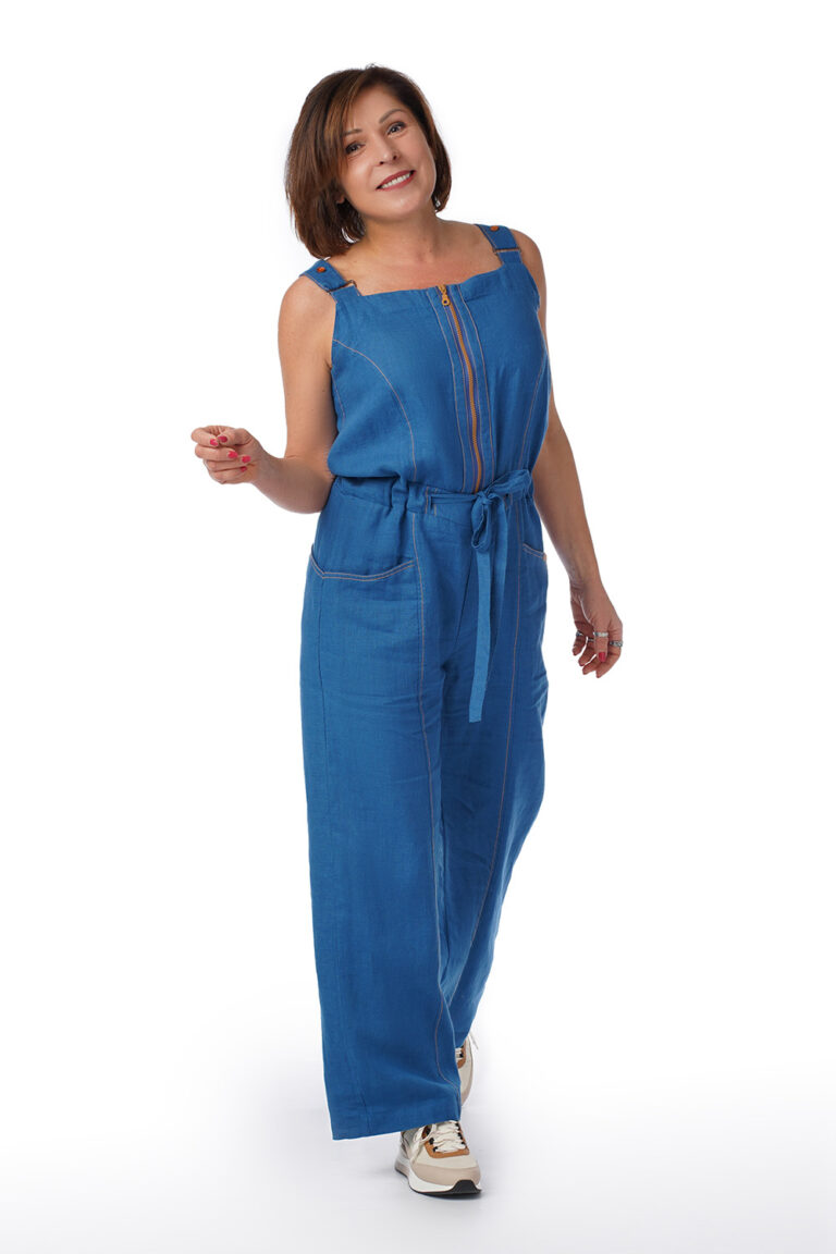 Mėlynas moteriškas kombinezonas iš lino, su 4 kišenėmis, sujuosiamas diržu