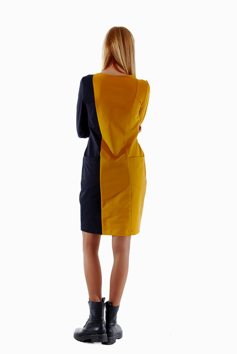 Stilinga dviejų spalvų suknelė iš trikotažo su kišenėmis nugaroje