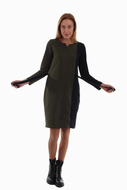 Stilinga dviejų spalvų suknelė iš trikotažo su atsegamu skirtuku apačioje